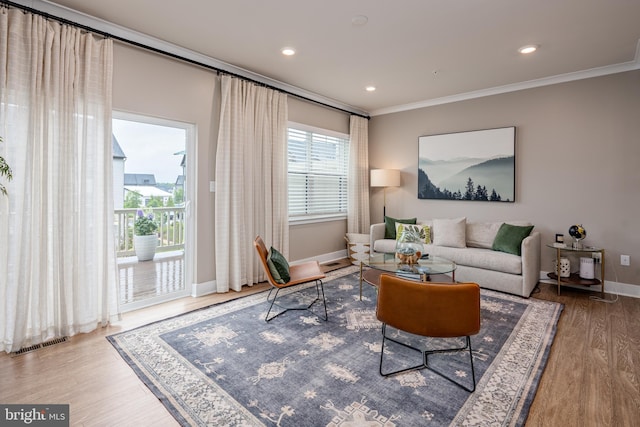 living room featuring crown molding, wood finished floors, baseboards, and recessed lighting