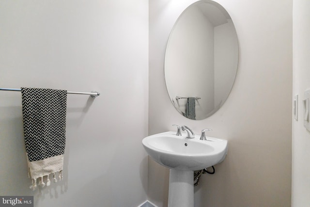65 Tamarack Cir, Eagleville, PA 19403 - bathroom with baseboards