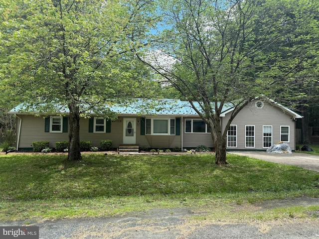 40775 Kennedy Ct, Mechanicsville, MD 20659 - ranch-style house with entry steps and a front lawn