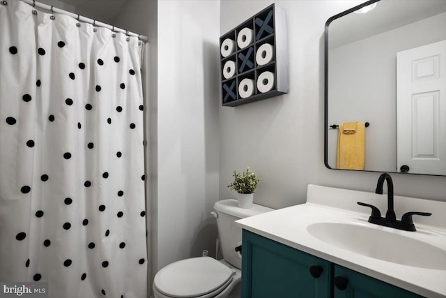 47 Orleans Dr, Shepherdstown, WV 25443 - full bath featuring toilet, vanity, and curtained shower