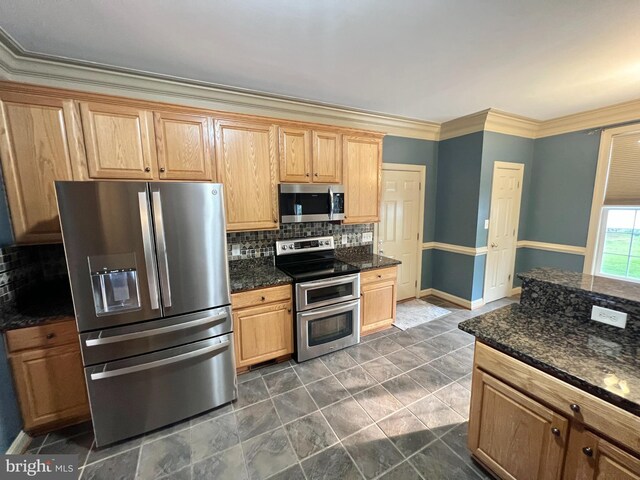 126 Greenway St, Fredericksburg, VA 22405 - kitchen featuring stainless steel appliances, tasteful backsplash, crown molding, baseboards, and light brown cabinets