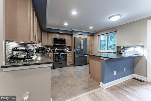 7414 Golden Horseshoe Ct, Springfield, VA 22153 - kitchen featuring appliances with stainless steel finishes, dark countertops, crown molding, a peninsula, and tasteful backsplash