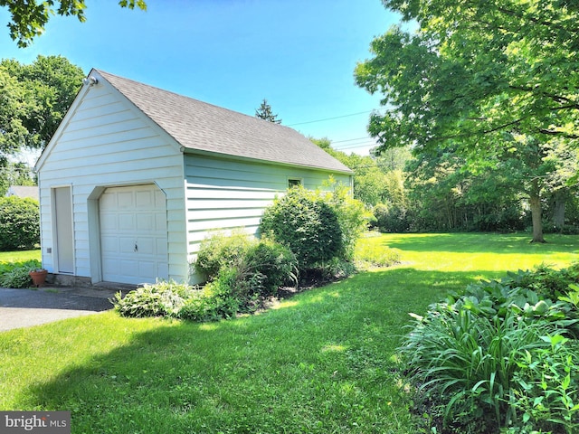 9109 Carlisle Ave, Baltimore, MD 21236 - detached garage with asphalt driveway