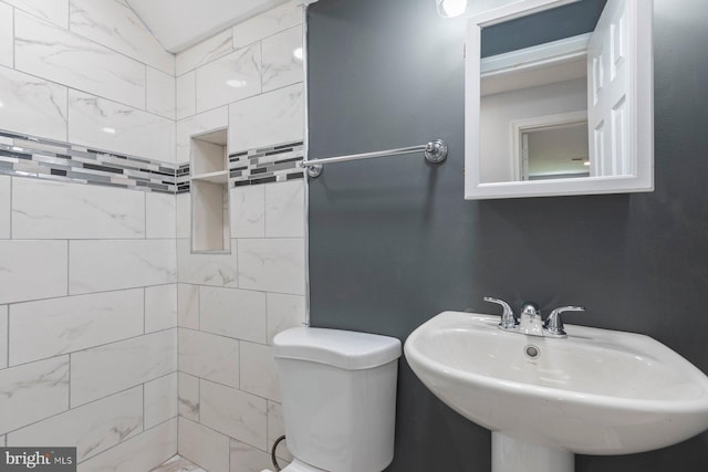 bathroom featuring a sink and toilet
