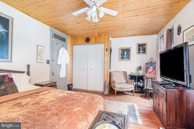 135 Lucknow Rd, Harrisburg, PA 17110 - bedroom with wooden ceiling, light wood-style flooring, and a ceiling fan