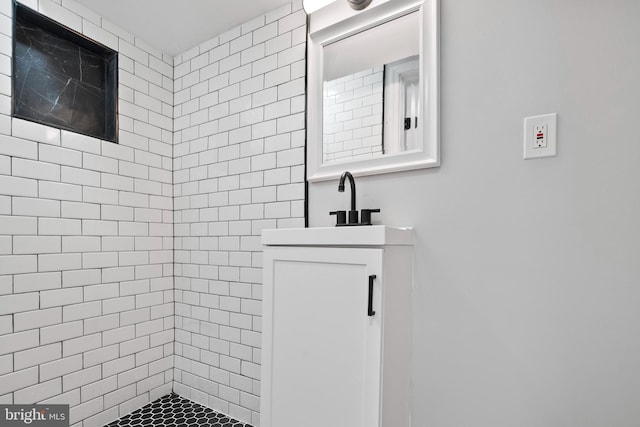 510 N Glover St, Baltimore, MD 21205 - full bath with tiled shower