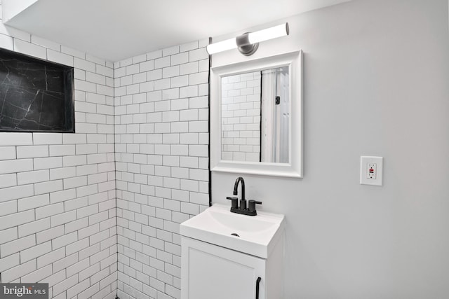 510 N Glover St, Baltimore, MD 21205 - full bath with vanity and a tile shower