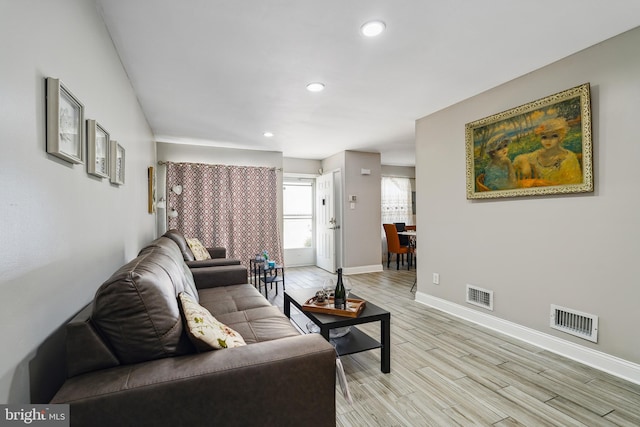 205 Highland Blvd, New Castle, DE 19720 - living room featuring recessed lighting, baseboards, and light wood-style floors