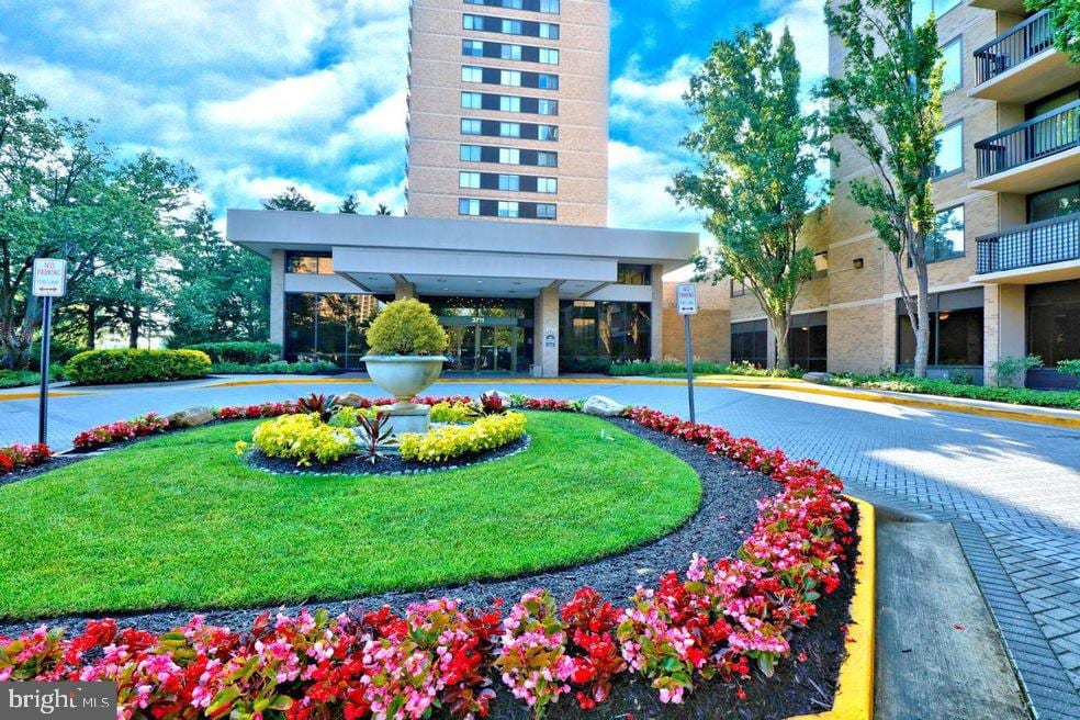 3709 S George Mason Dr Unit 305, Falls Church, VA 22041 - view of property's community