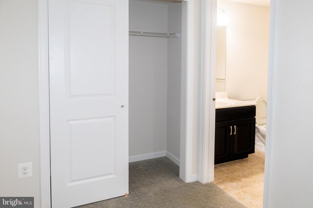 42624 Lisburn Chase Ter, Chantilly, VA 20152 - closet with a sink