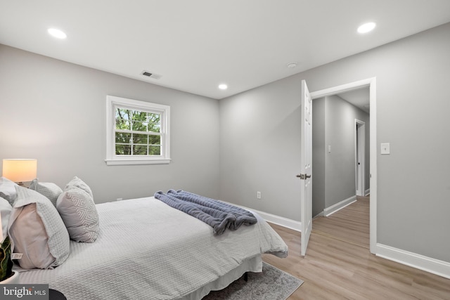 9813 Singleton Dr, Bethesda, MD 20817 - bedroom featuring light wood-type flooring, baseboards, and recessed lighting