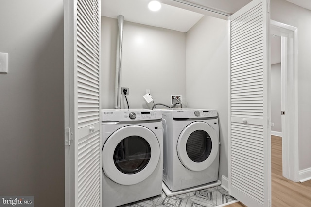 9813 Singleton Dr, Bethesda, MD 20817 - laundry area featuring washer and dryer, baseboards, and light wood finished floors