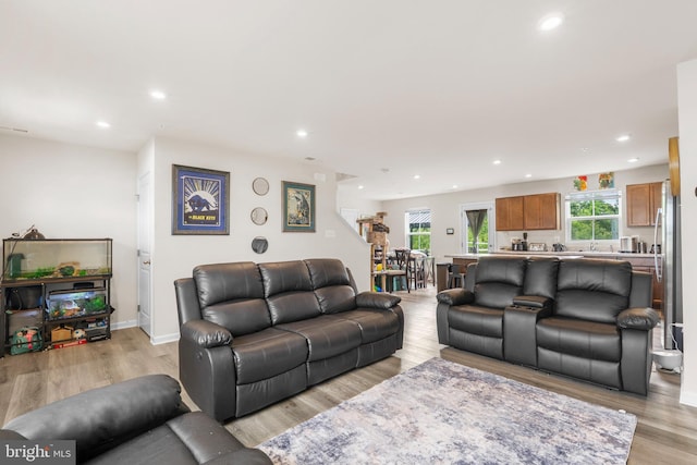 140 Mariners Way, Cambridge, MD 21613 - living area featuring recessed lighting, light wood-type flooring, and baseboards