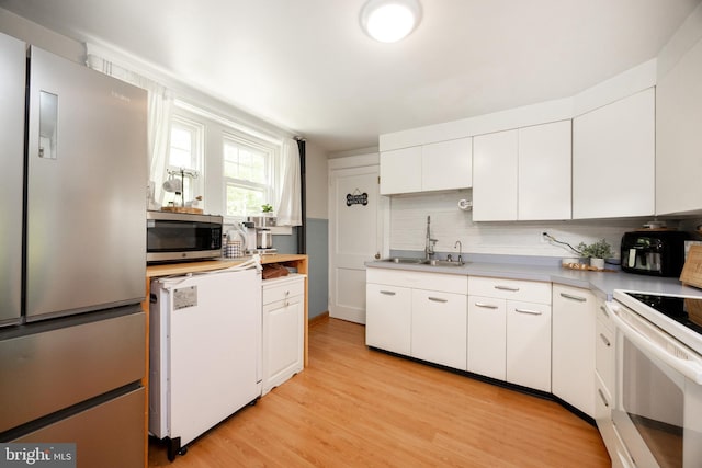 951 Little Conestoga Rd, Glenmoore, PA 19343 - kitchen featuring appliances with stainless steel finishes, a sink, white cabinetry, light countertops, and light wood-type flooring