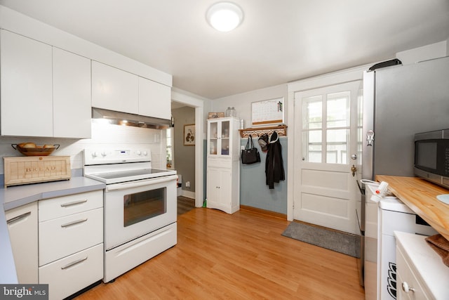 951 Little Conestoga Rd, Glenmoore, PA 19343 - kitchen featuring electric stove, under cabinet range hood, light wood-type flooring, white cabinetry, and light countertops