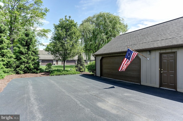 10 Devonshire Sq, Mechanicsburg, PA 17050 - view of garage