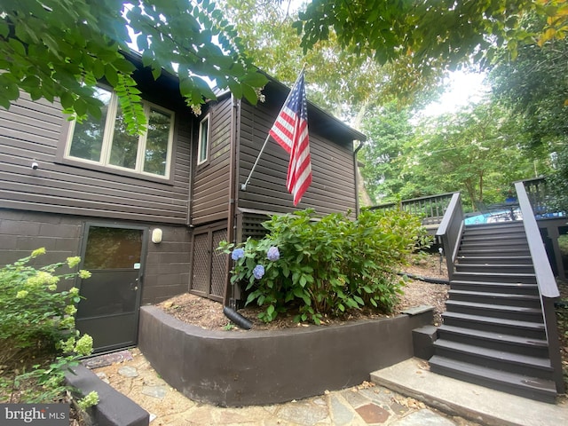 201 Nottingham Hl, Annapolis, MD 21405 - entrance to property with a wooden deck