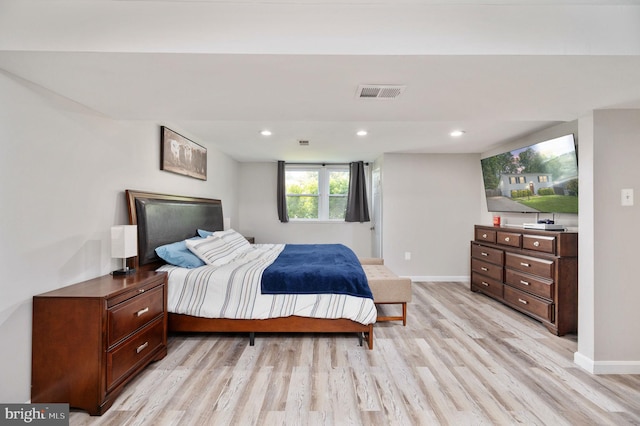 13713 Mayfair Ct, Woodbridge, VA 22193 - bedroom featuring light wood finished floors and recessed lighting