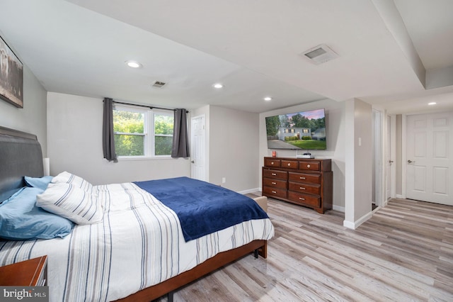 13713 Mayfair Ct, Woodbridge, VA 22193 - bedroom featuring light wood-style flooring and recessed lighting
