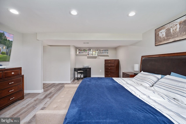 13713 Mayfair Ct, Woodbridge, VA 22193 - bedroom featuring light wood-type flooring and recessed lighting