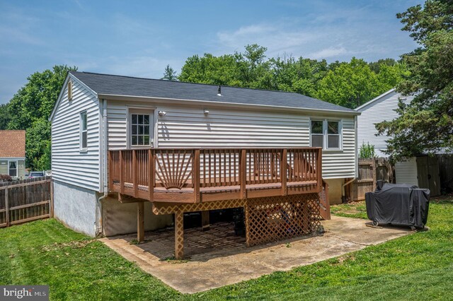 13713 Mayfair Ct, Woodbridge, VA 22193 - back of house featuring a wooden deck and a patio