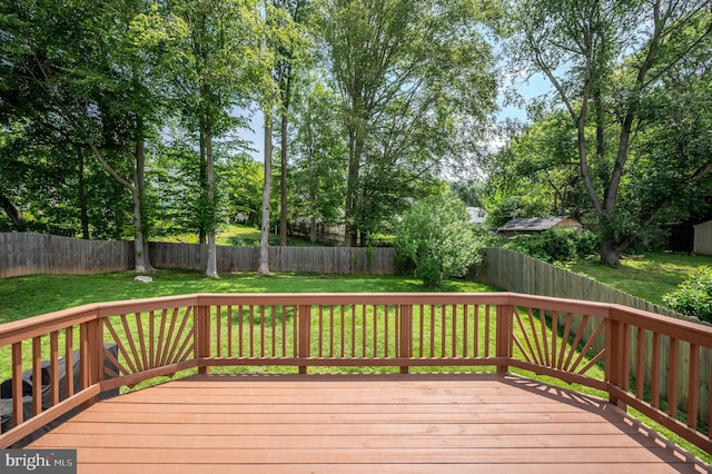 13713 Mayfair Ct, Woodbridge, VA 22193 - deck with a fenced backyard