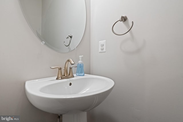 15590 Grade Line Pl, Woodbridge, VA 22191 - bathroom featuring a sink