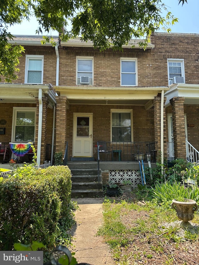 1533 N Carolina Ave NE, Washington, DC 20002 - townhome / multi-family property with brick siding and a porch