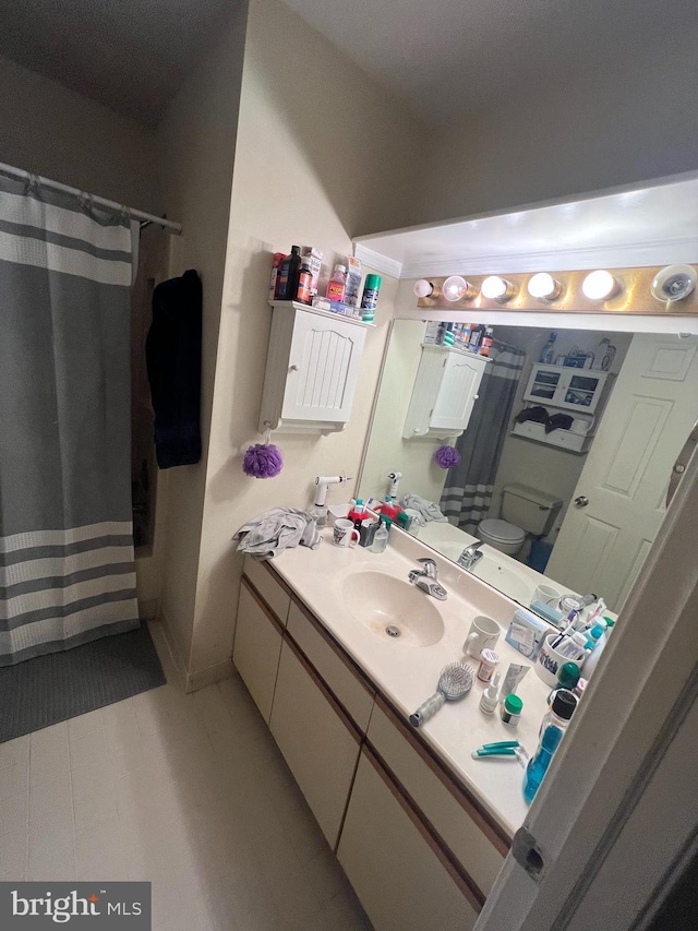 801 Christopher Dr, Reading, PA 19610 - full bathroom featuring vanity, curtained shower, and baseboards