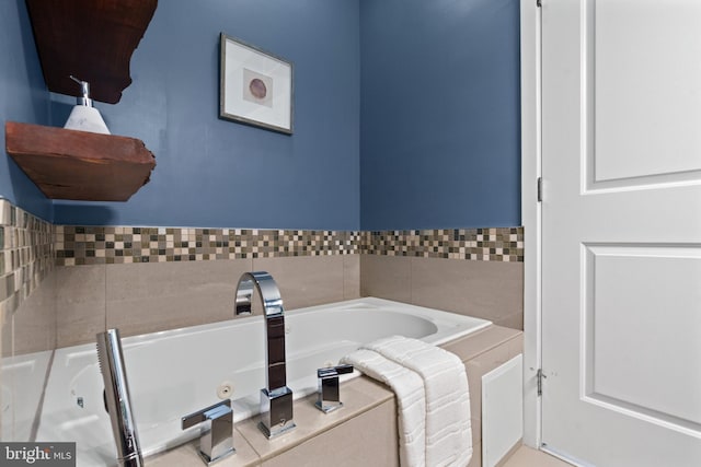 1423 1st St NW Unit B, Washington, DC 20001 - bathroom with a jetted tub