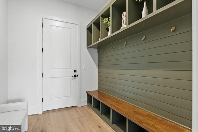 935 Dead Run Dr, Mclean, VA 22101 - mudroom featuring light wood finished floors and baseboards