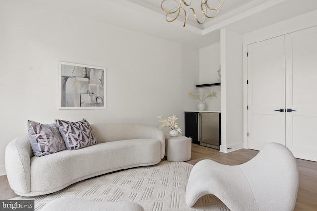 935 Dead Run Dr, Mclean, VA 22101 - living area featuring a chandelier, wood finished floors, and baseboards