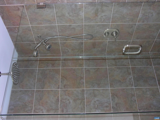 101 Sterling Dr, Waynesboro, VA 22980 - full bath featuring tiled shower
