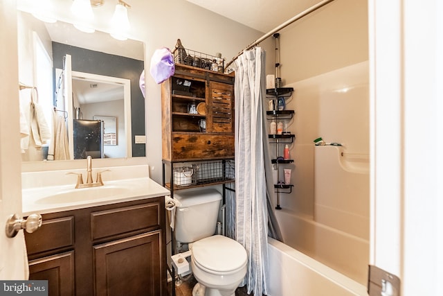 104 Overlook Dr, Hanover, PA 17331 - full bath featuring toilet, vanity, and shower / bath combination with curtain