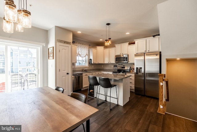 104 Overlook Dr, Hanover, PA 17331 - kitchen featuring appliances with stainless steel finishes, a chandelier, dark wood-style floors, a kitchen island, and a sink