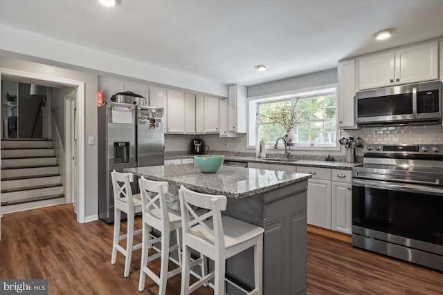 10317 Beaumont St, Fairfax, VA 22030 - kitchen with appliances with stainless steel finishes, a sink, backsplash, light stone countertops, and recessed lighting