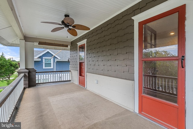 balcony featuring ceiling fan