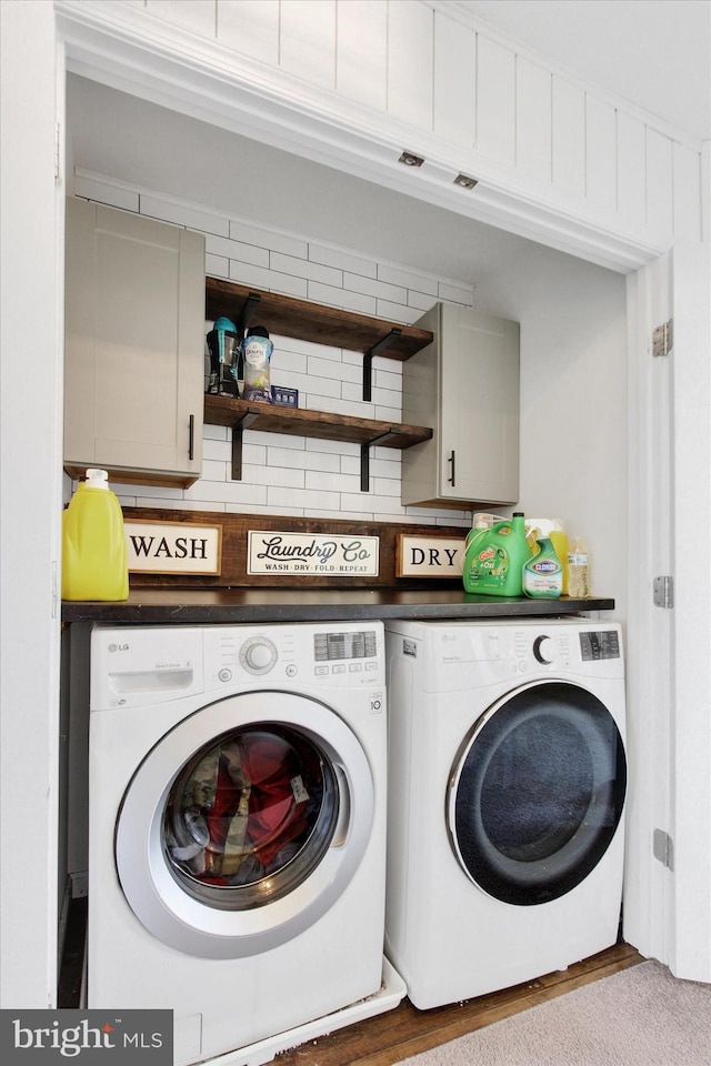 31 Holstein Dr, Hanover, PA 17331 - washroom featuring washing machine and clothes dryer, cabinet space, and wood finished floors
