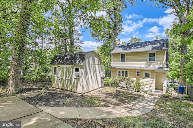 818 Glen Allen Dr, Baltimore, MD 21229 - back of property with a chimney and a gambrel roof