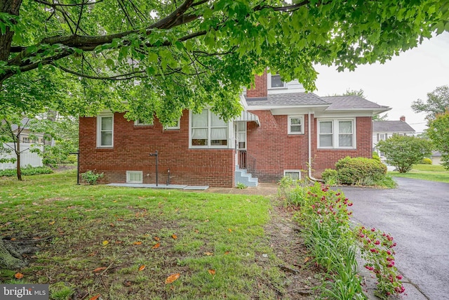 27 N Warren St, Woodbury, NJ 08096 - view of front of home with brick siding, a front yard, and a shingled roof