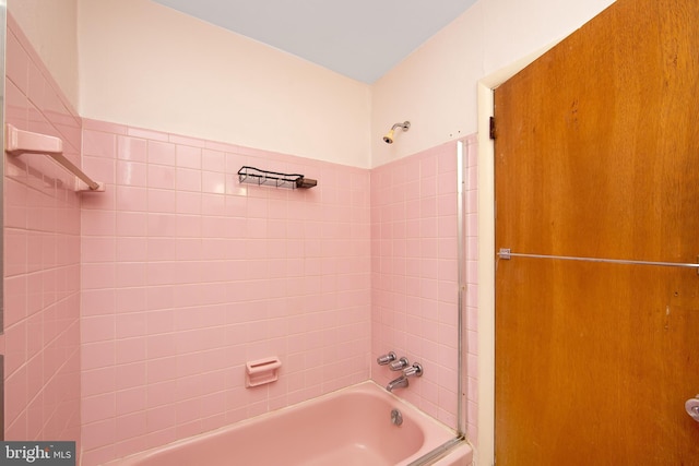 4021 Balwynne Park Rd, Philadelphia, PA 19131 - full bathroom featuring shower / washtub combination