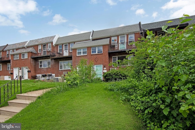 4021 Balwynne Park Rd, Philadelphia, PA 19131 - surrounding community with a lawn
