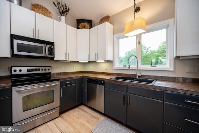 311 Summit Woods Dr, Mc Henry, MD 21541 - kitchen featuring appliances with stainless steel finishes, dark countertops, a sink, and white cabinets