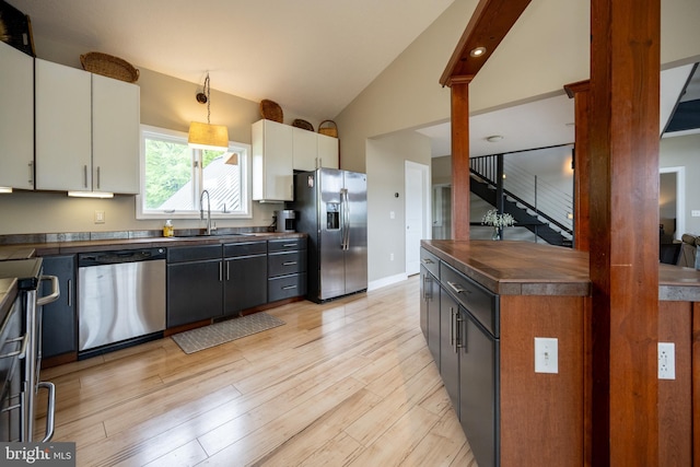 311 Summit Woods Dr, Mc Henry, MD 21541 - kitchen with stainless steel appliances, a sink, dark countertops, lofted ceiling, and white cabinets
