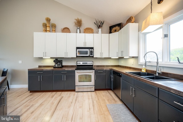311 Summit Woods Dr, Mc Henry, MD 21541 - kitchen featuring appliances with stainless steel finishes, a sink, white cabinets, and light wood-type flooring
