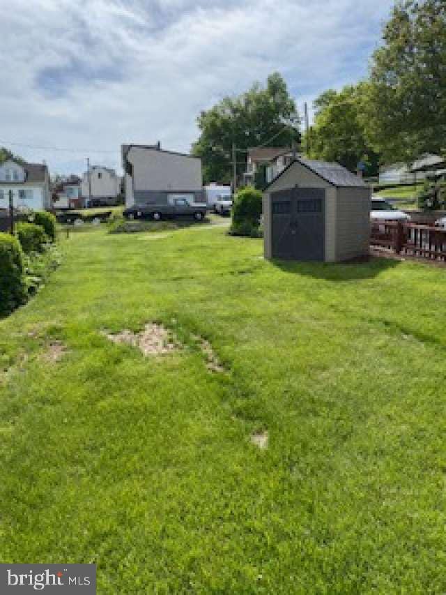 70 Chestnut St, Mohnton, PA 19540 - view of grassy yard