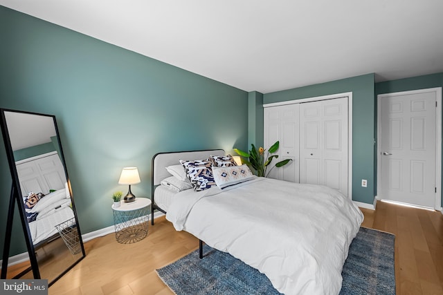 747 Mchenry St, Baltimore, MD 21230 - bedroom featuring wood finished floors, a closet, and baseboards