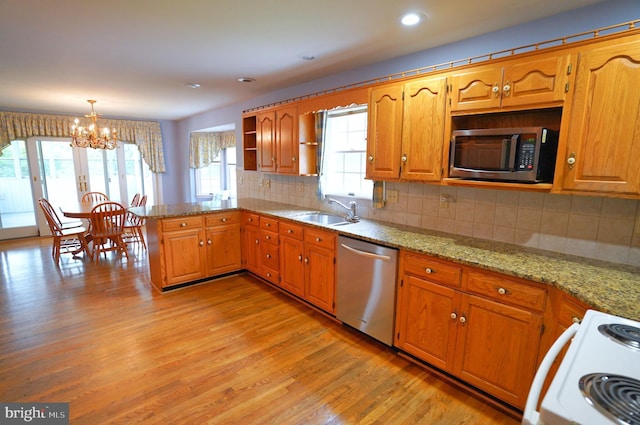 301 Country Club Trl, Fairfield, PA 17320 - kitchen with appliances with stainless steel finishes, a chandelier, a sink, light wood-type flooring, and recessed lighting