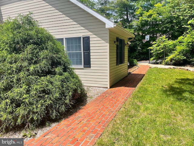 301 Country Club Trl, Fairfield, PA 17320 - view of side of home with a lawn