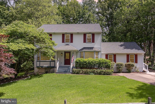 2070 Farragut Dr, Stafford, VA 22554 - view of front of property featuring a front yard and roof with shingles